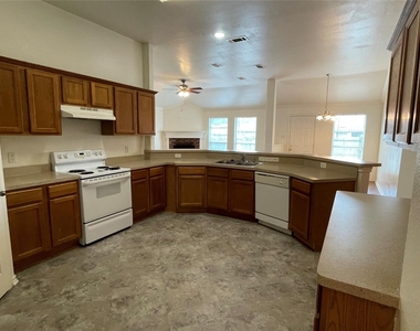 921 Simon Drive - Photo Thumbnail 13