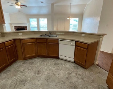 921 Simon Drive - Photo Thumbnail 12