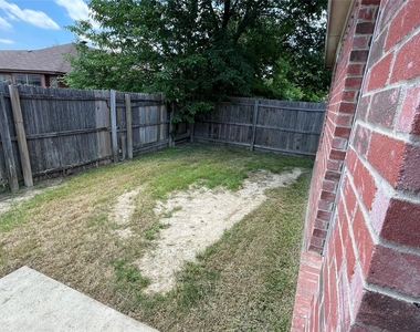 921 Simon Drive - Photo Thumbnail 28