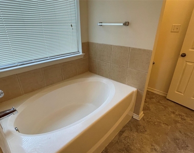 921 Simon Drive - Photo Thumbnail 22