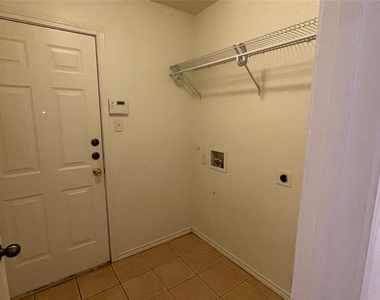 921 Simon Drive - Photo Thumbnail 17