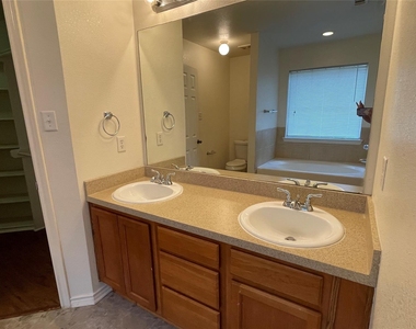 921 Simon Drive - Photo Thumbnail 19