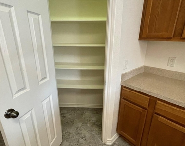 921 Simon Drive - Photo Thumbnail 15