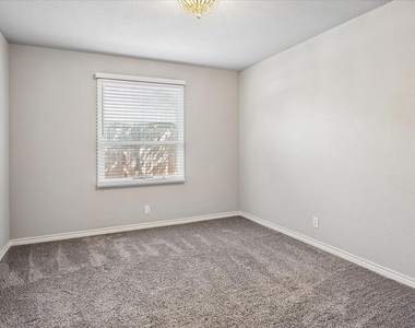 907 Melrose Drive - Photo Thumbnail 11