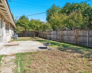 907 Melrose Drive - Photo Thumbnail 14