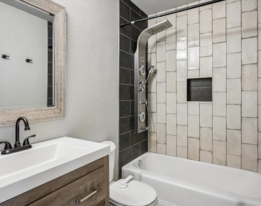 907 Melrose Drive - Photo Thumbnail 12
