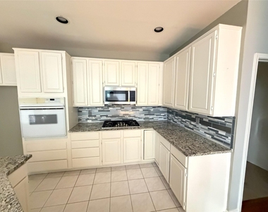 3224 Green Court - Photo Thumbnail 11