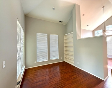 3224 Green Court - Photo Thumbnail 9