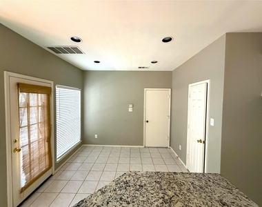 3224 Green Court - Photo Thumbnail 12