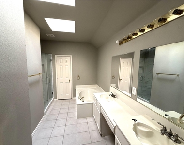 3224 Green Court - Photo Thumbnail 3