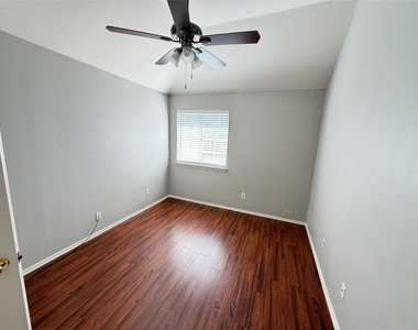 3224 Green Court - Photo Thumbnail 5