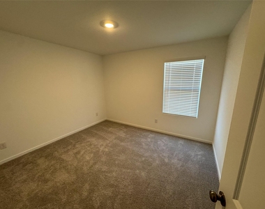 3915 Selawik Street - Photo Thumbnail 14