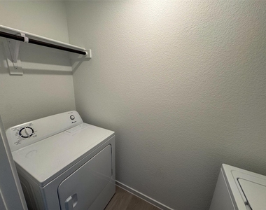 3915 Selawik Street - Photo Thumbnail 15
