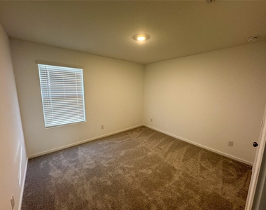 3915 Selawik Street - Photo Thumbnail 12