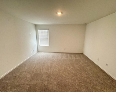 3915 Selawik Street - Photo Thumbnail 8