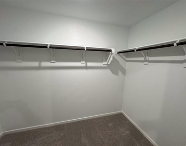 3915 Selawik Street - Photo Thumbnail 11