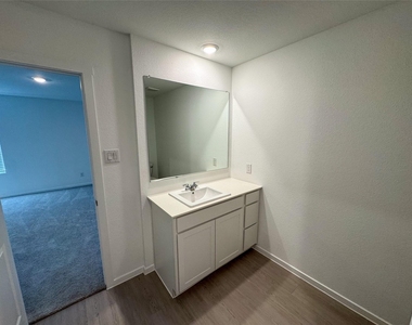 3915 Selawik Street - Photo Thumbnail 13