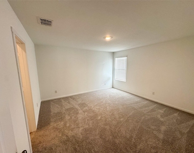 3915 Selawik Street - Photo Thumbnail 7