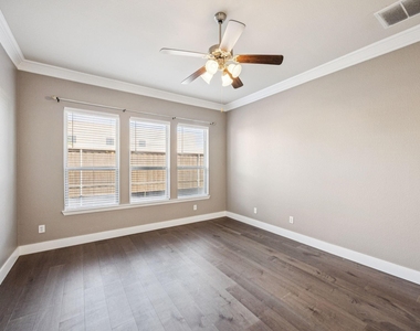 1211 Windgate Way - Photo Thumbnail 7