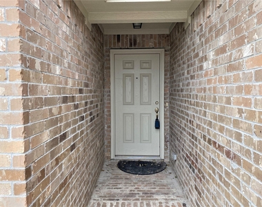 247 Pine Crest Drive - Photo Thumbnail 3