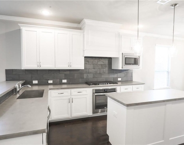 2605 Mccart Avenue - Photo Thumbnail 6