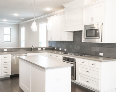 2605 Mccart Avenue - Photo Thumbnail 7