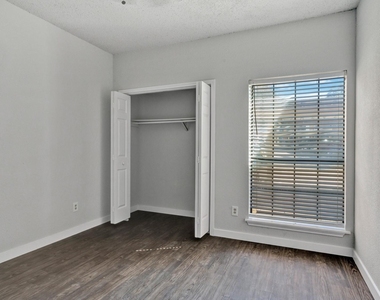 9601 Forest Lane - Photo Thumbnail 8