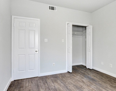 9601 Forest Lane - Photo Thumbnail 7