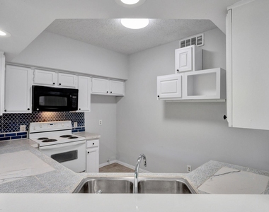 9601 Forest Lane - Photo Thumbnail 2