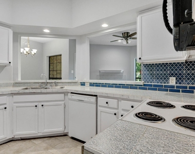 9601 Forest Lane - Photo Thumbnail 13