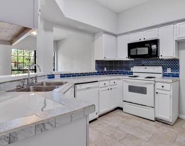 9601 Forest Lane - Photo Thumbnail 3