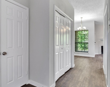 9601 Forest Lane - Photo Thumbnail 12