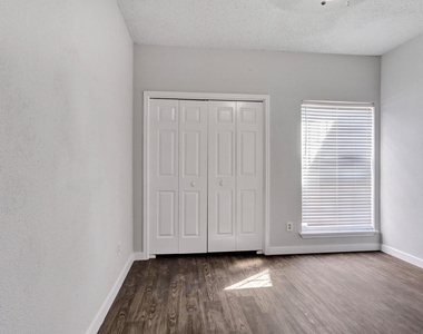 9601 Forest Lane - Photo Thumbnail 6