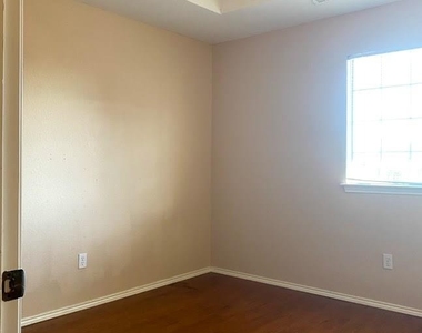 7105 Tansy Place - Photo Thumbnail 9