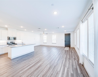8888 Samara Street - Photo Thumbnail 3