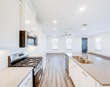 8888 Samara Street - Photo Thumbnail 8