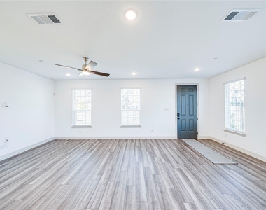 8888 Samara Street - Photo Thumbnail 2