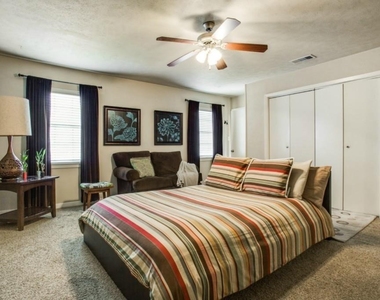 3801 Eugene Court N - Photo Thumbnail 14
