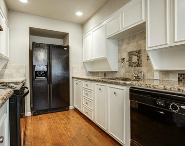 3801 Eugene Court N - Photo Thumbnail 7