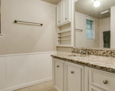 3801 Eugene Court N - Photo Thumbnail 12