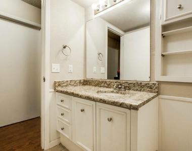 3801 Eugene Court N - Photo Thumbnail 16