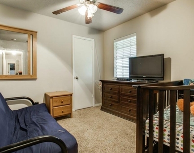 3801 Eugene Court N - Photo Thumbnail 10