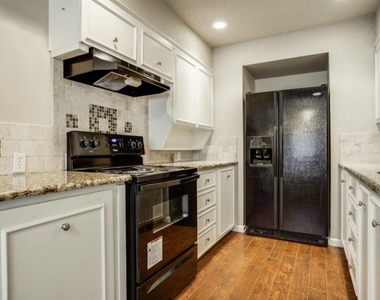 3801 Eugene Court N - Photo Thumbnail 8