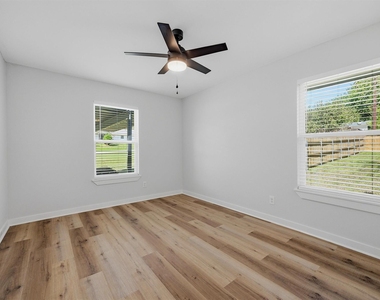 703 E Sears Street - Photo Thumbnail 18