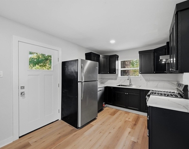 703 E Sears Street - Photo Thumbnail 8