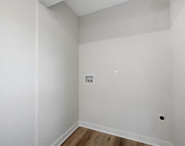 703 E Sears Street - Photo Thumbnail 11