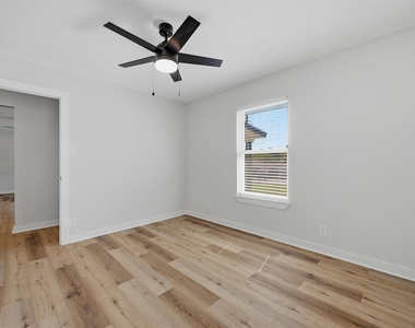 703 E Sears Street - Photo Thumbnail 15