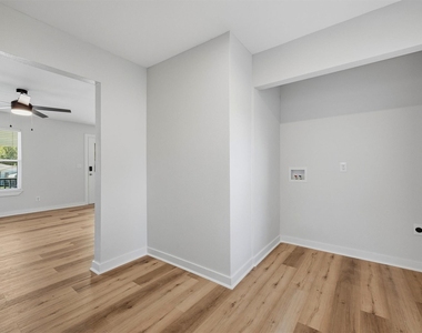 703 E Sears Street - Photo Thumbnail 12