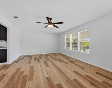 703 E Sears Street - Photo Thumbnail 5