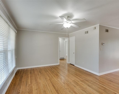 2732 Nw 67th Street - Photo Thumbnail 3